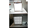 ライトミキシングシステムと直下型LED照明との均一性の比較デモ